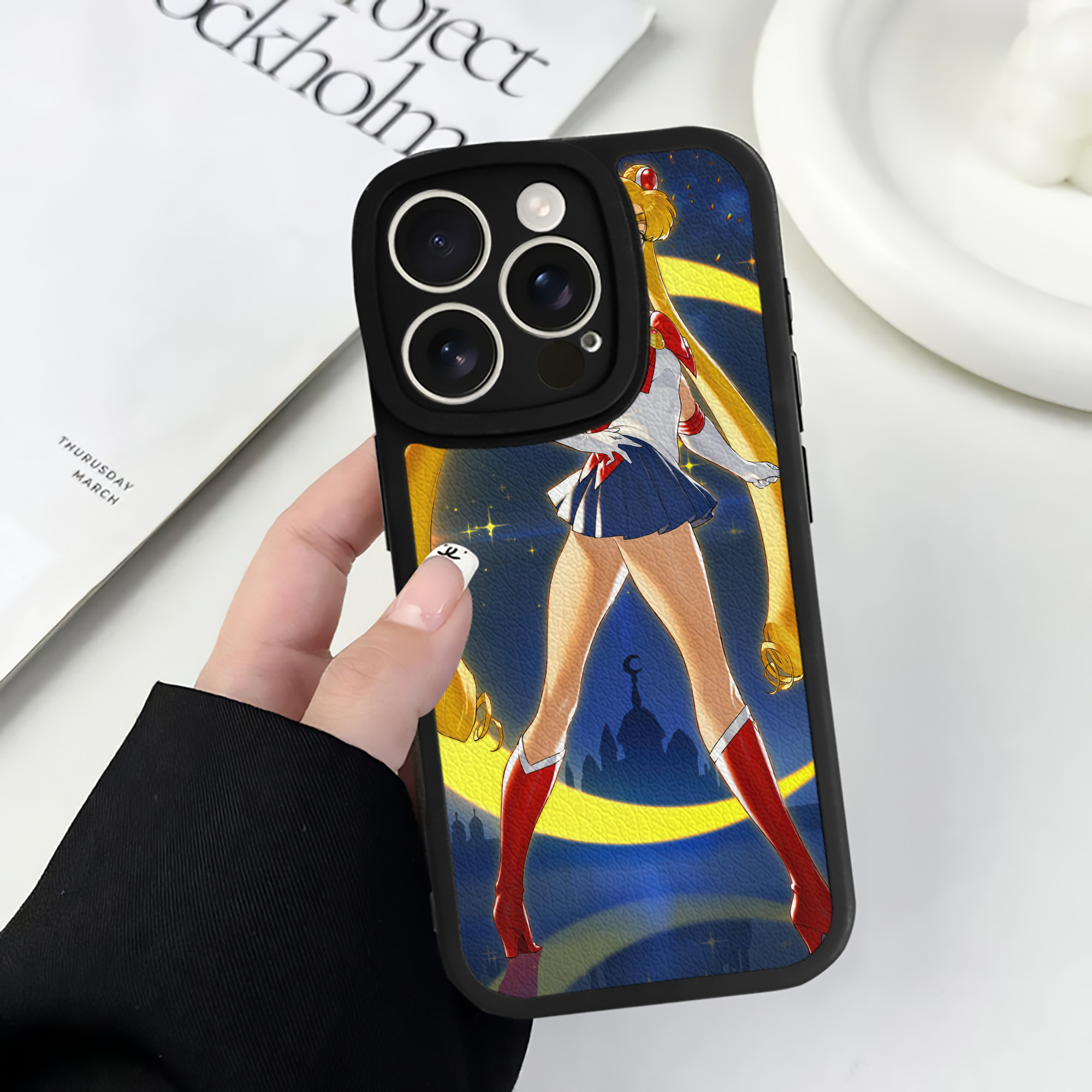 （画像用） 美少女戦士セーラームーン Sailor Moon 【iPhone 16シリーズ対応】シリコンスマホケース（レザー調） 材質：シリコン